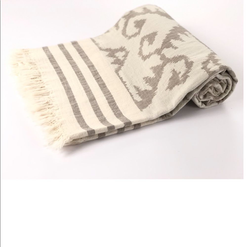 BEIGE SALINA THROWS